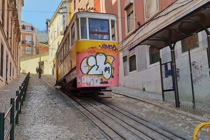 1-hour private eco tuk-tuk tour for up to 6 people through Lisbon - The Real Schedule: Short Stops That Still Tell a Story