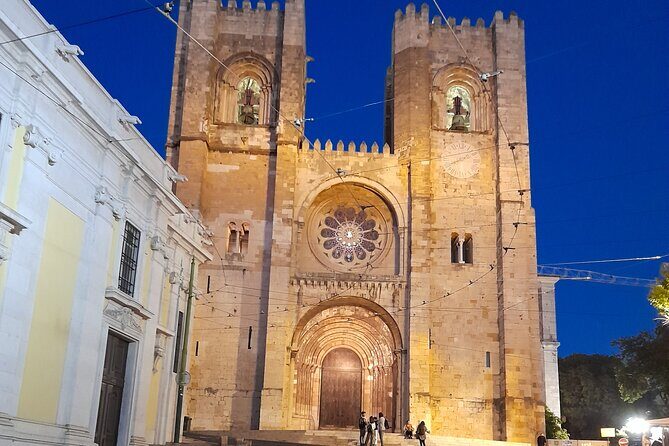1-hour private eco tuk-tuk tour for up to 6 people through Lisbon - Panteão Nacional and Santa Engrácia: Church to National Pantheon
