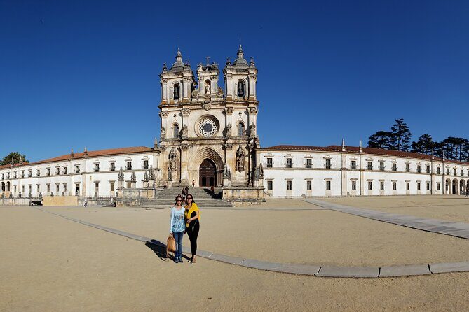 10h guided tour of Fátima Óbidos Nazaré Batalha and Alcobaça - Óbidos medieval village and its castle walls: stop 1 charm, fast