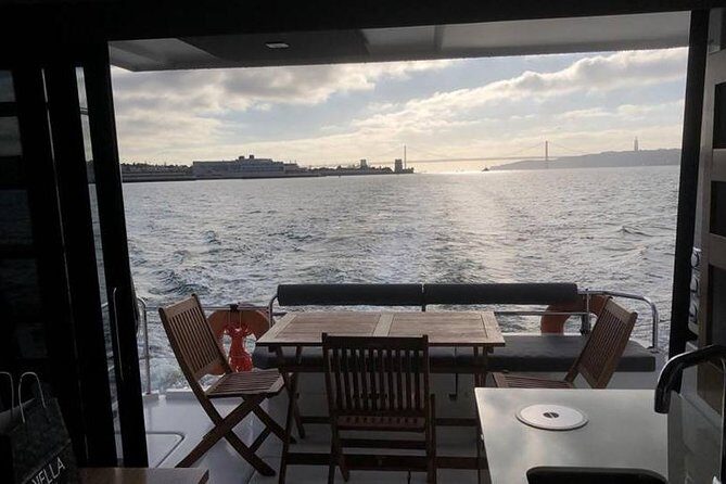 1H power catamaran up to 18 people in Lisbon - What’s included on board (and what you’ll still need to budget)