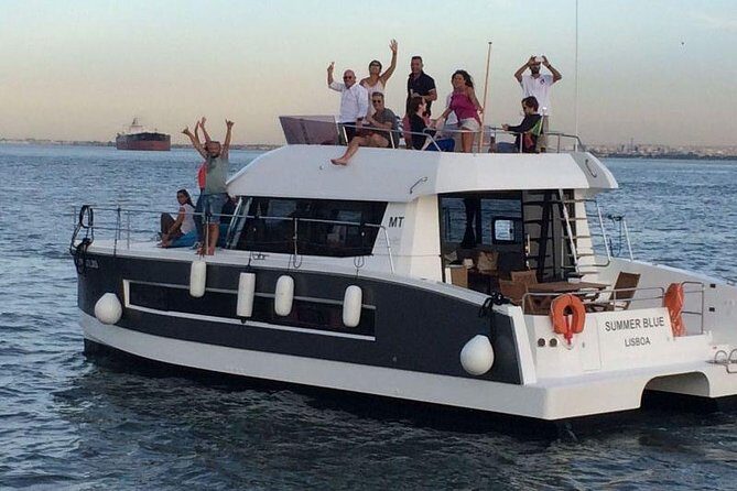 1H power catamaran up to 18 people in Lisbon - Comfort and seating: great for photos, practical for lounging
