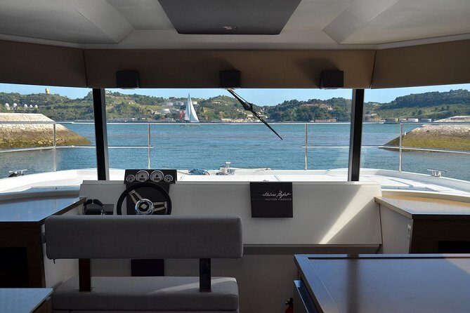 1H power catamaran up to 18 people in Lisbon - Who this Lisbon catamaran suits best (and who should rethink)