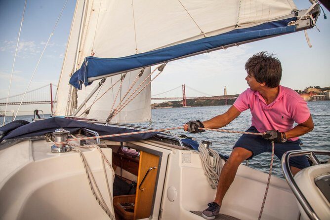 2,5h Lisbon Sunset Sail with Drinks and Snacks - Snacks, Drinks, and the 18+ Drinking Rule
