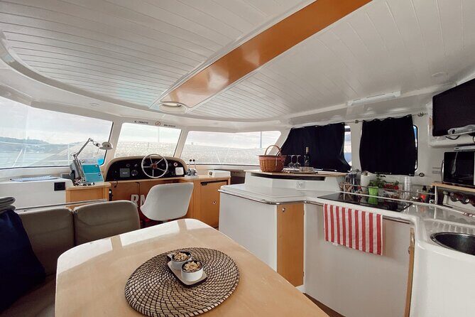 2H Lisbon Private Luxury Catamaran Tour with Welcome Drink - The Welcome Drink and the Comfort Factor That Changes Everything