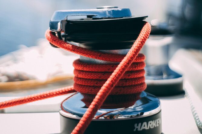 2h Private Group - Exclusive Boat Tour with Local Sailors - The welcome drink: a small touch that sets the tone
