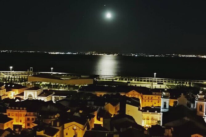 2H Tuk Tuk Tour Central Lisbon - Starting at Hard Rock Cafe and Meeting Your Guide