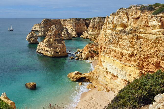3 Days Private Tour In the Algarve from Lisbon - Day 1: Évora, Monsaraz, and the Chapel of Bones Day