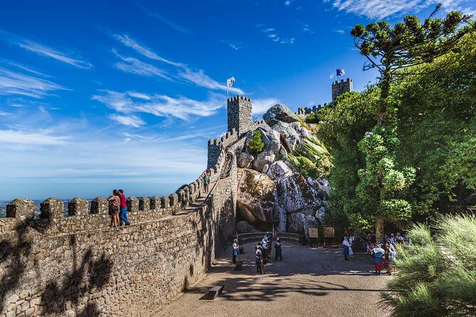 3 Tours Private / Tour SINTRA Second Day Tour FÁTIMA Third day Tour LISBON - A private 3-day route that starts and ends in Lisbon at 09:00