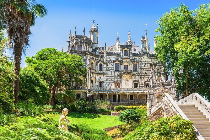 3 Tours Private / Tour SINTRA Second Day Tour FÁTIMA Third day Tour LISBON - Guide-driven service that adapts to your group