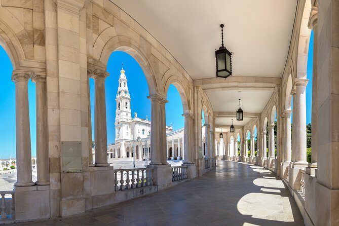3 Tours Private / Tour SINTRA Second Day Tour FÁTIMA Third day Tour LISBON - Day 2 in Fátima: the Valinhos route, holy sites, and calm between stops