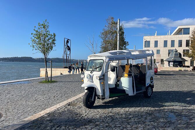 3h30 Tour | Lisbon Essentials: See, Taste and Learn with a Local - Ribeira da Naus, Pink Street, Bairro Alto, and the Camões touch