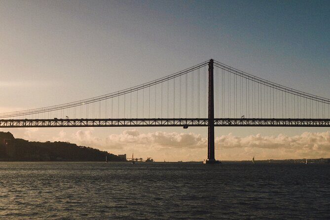 4 Hours Private Tour with Dives in Catamaran in Lisbon - Oeiras at anchor: swimming time and cocktail-bar flexibility