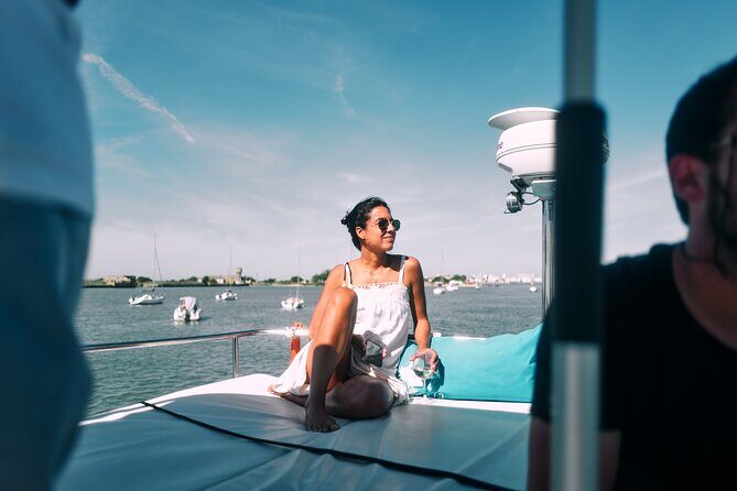 4 Hours Private Tour with Dives in Catamaran in Lisbon - Beaches and return to Belém: 25 de Abril Bridge in your final minutes