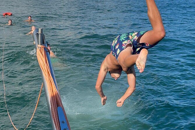 4 Hours Private Tour with Dives in Catamaran in Lisbon - Who this private Lisbon catamaran tour suits best