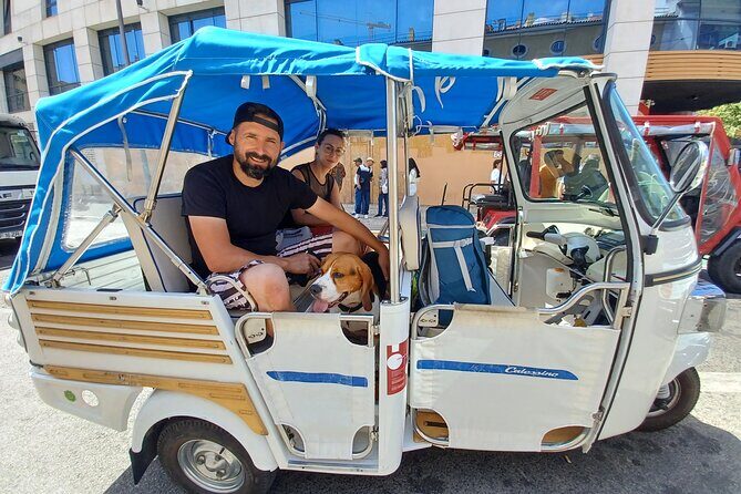 4 Hours Private Tuk Tuk Tour in Lisbon - Meeting at Hard Rock Cafe and how the tuk tuk loop works