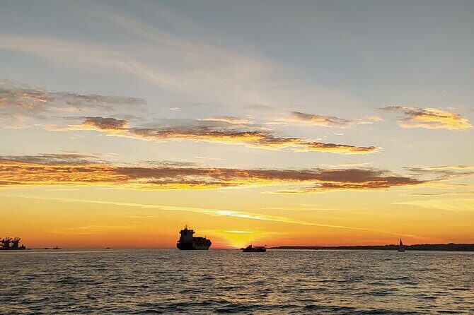 4h Exclusive Sail in Lisbon: Your Private Escape - Why a private late-day sail works so well in Lisbon
