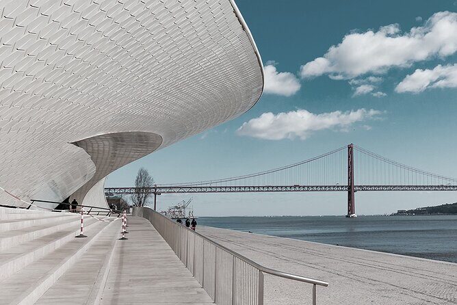 4h Exclusive Sail in Lisbon: Your Private Escape - The sunset factor: why this timing is the real value