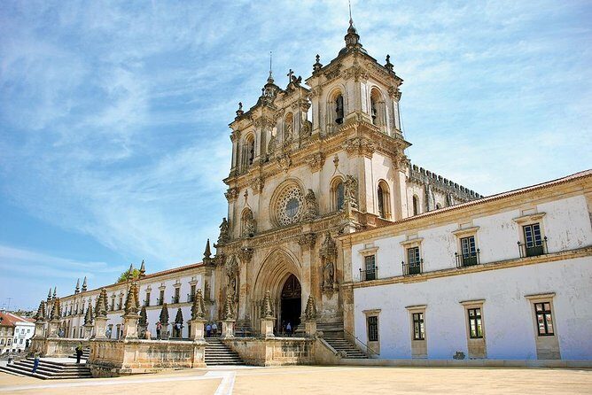 6-Day North Portugal Tour: Porto, Braga, Fátima, Coimbra, Guimaraes, Aveiro and Batalha, from Lisbon - Coach comfort and the reality of a full-route itinerary