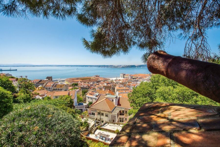 Alfama and the Castle of Saint George - Small Group Tour - Meeting Point at the Church of Saint Anthony Statue (And What to Watch For)