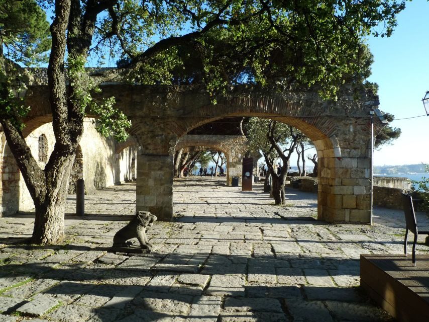 Alfama and the Castle of Saint George - Small Group Tour - Alfama Streets: Siege of Lisbon 1147 to Everyday Lisbon