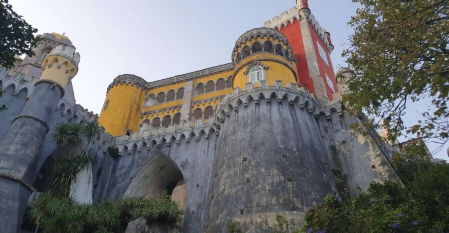 Amazing Private Tour to Sintra and Cascais From Lisbon - Cascais and Estoril: two towns, different coastal personalities