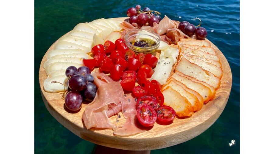 Arrábida: Boat tour along the heart of Sesimbra - Cruise Through Luiz Saldanha Marine Park: Covas, coves, and Cape Espichel odds