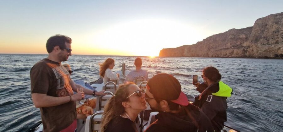 Arrábida Natural Park/Sesimbra: Sunset on Board with drinks - Key highlights that make this cruise worth your evening