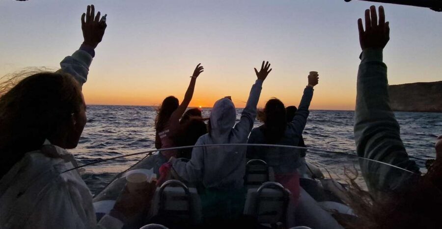 Arrábida Natural Park/Sesimbra: Sunset on Board with drinks - Speedboat ride back: relaxation with a bit of adrenaline