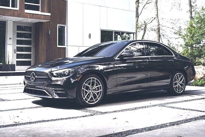 Arrival Transfer: Lisbon Airport LIS to Lisbon in Business Car - Lisbon Airport to City Center: The 20-Minute Private Car Setup