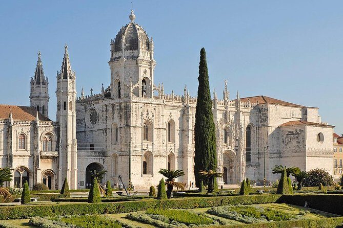 Belem Tower & Monastery TukTuk Tour - Padrão dos Descobrimentos: A Fast Photo That Gets You Thinking