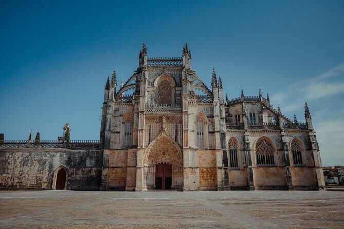 Best Fátima, Óbidos, Nazaré & Batalha Tour From Lisbon - Nazaré and Praia do Norte: beaches, fishermen vibes, and surf history