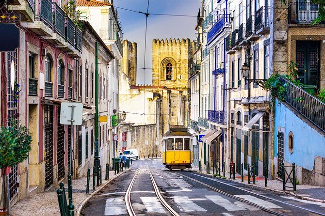 Best of Lisbon Tour, 5 days with Sintra, Cascais and Evora - Day 2 Lisbon Half-Day City Tour: St. George Castle, Alfama, Chiado