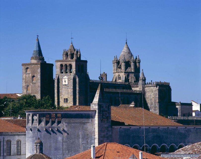 Between Life & Death: Roman Temple, Cathedral & Bone Chapel - Évora Cathedral (Sé de Évora): rooftop views and medieval details