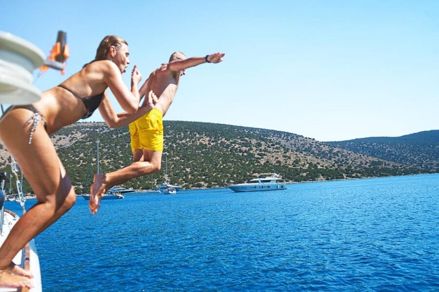 Boat Party to the Beach with Swimming Stops, DJ and Open Bar - Who this cruise is for (and who it isn’t)