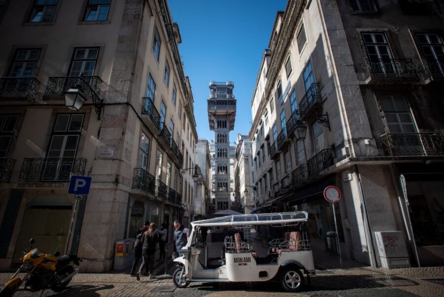 Burguês: Lisbon City Center Private Tuk Tuk Tour - Chiado and the Rise to São Pedro de Alcântara: Views Plus Street-Level Feel