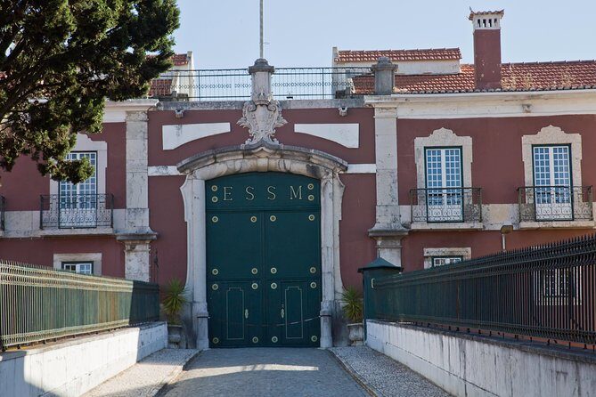 Campo de Ourique, Lisbon Coolest Quarter - Private Walking Tour - How the private format makes this tour worth the price