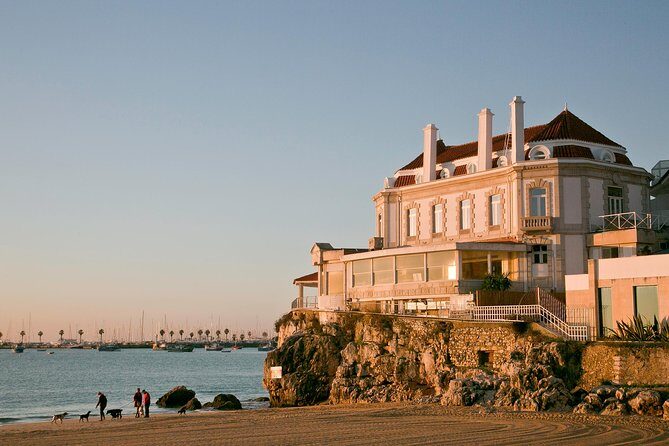 Cascais: Glamour and Decay by The Lisbon Coastline - Private Tour - Fortaleza de Nossa Senhora da Luz: fortifications plus contemporary art