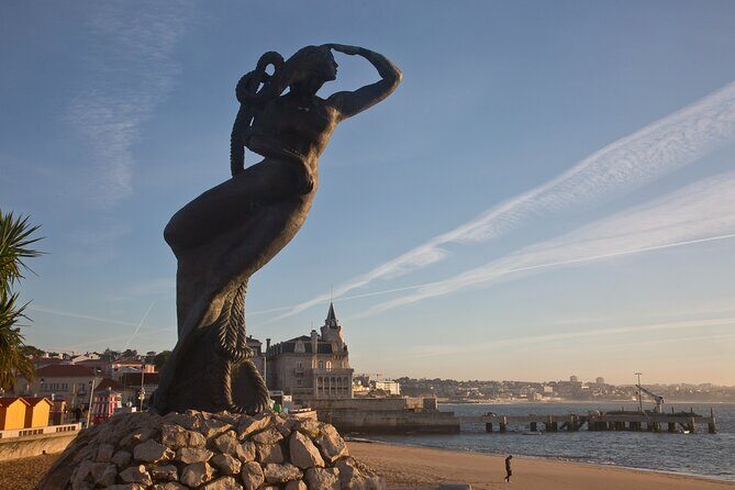 Cascais: Glamour and Decay by The Lisbon Coastline - Private Tour - Praia da Rainha: the photogenic opening that tells you where you are