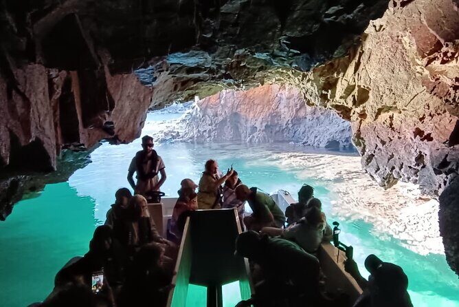 Catamaran trip to Berlengas Island + visit to the caves - Catamaran from Peniche: the part that sets the tone
