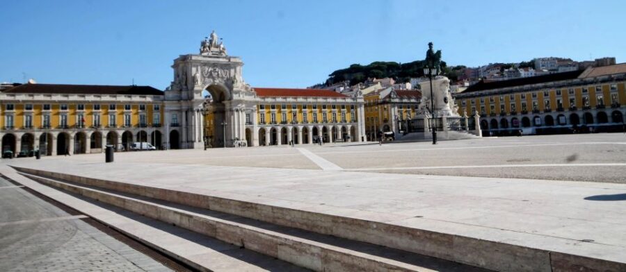 Chaparru's Lisbon Essentials 5 H Tuk Tuk Tour - A 5-hour electric tuk tuk that gets you Lisbon-ready fast