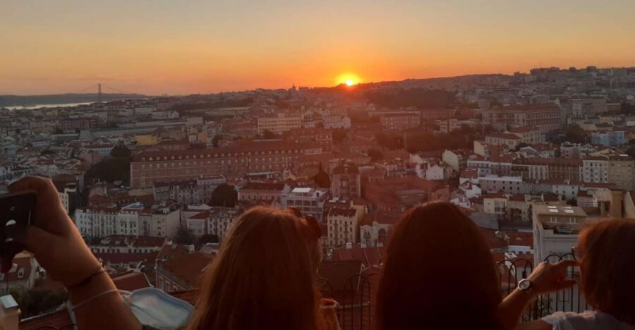Chaparru's Lisbon Essentials 5 H Tuk Tuk Tour - The guide makes it: when Fernanda-level storytelling happens