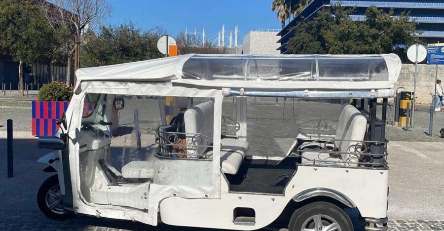 Chaparru's Tours_Lisbon:2-hour sightseeing tour by TukTuk - The photo and 360º moment: turning a ride into a memory