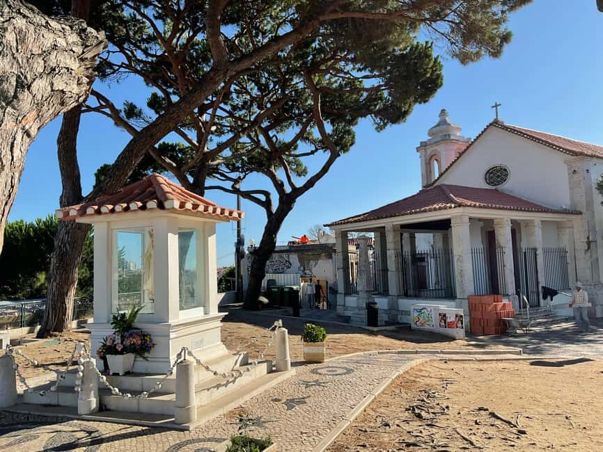 Chaparru's Tours_Lisbon:2-hour sightseeing tour by TukTuk - Where the ride starts: Rua do Comércio and the old-town mood