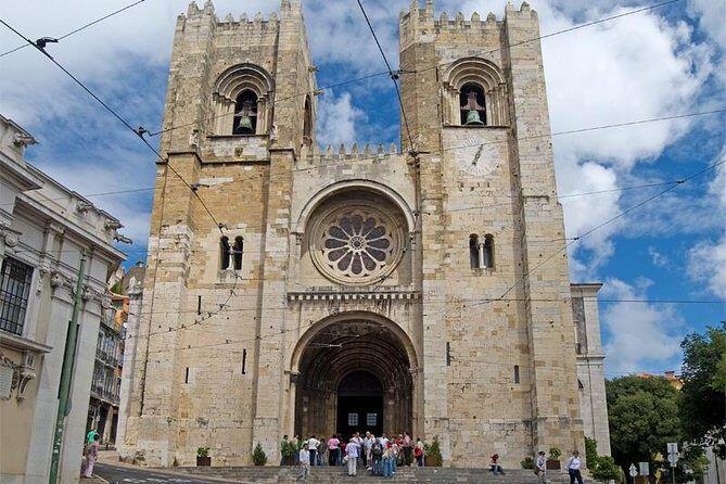 City Tour, wonders of ancient Lisbon through the monuments - Miradouro Das Portas Do Sol: Tagus Views in a Quick Hit