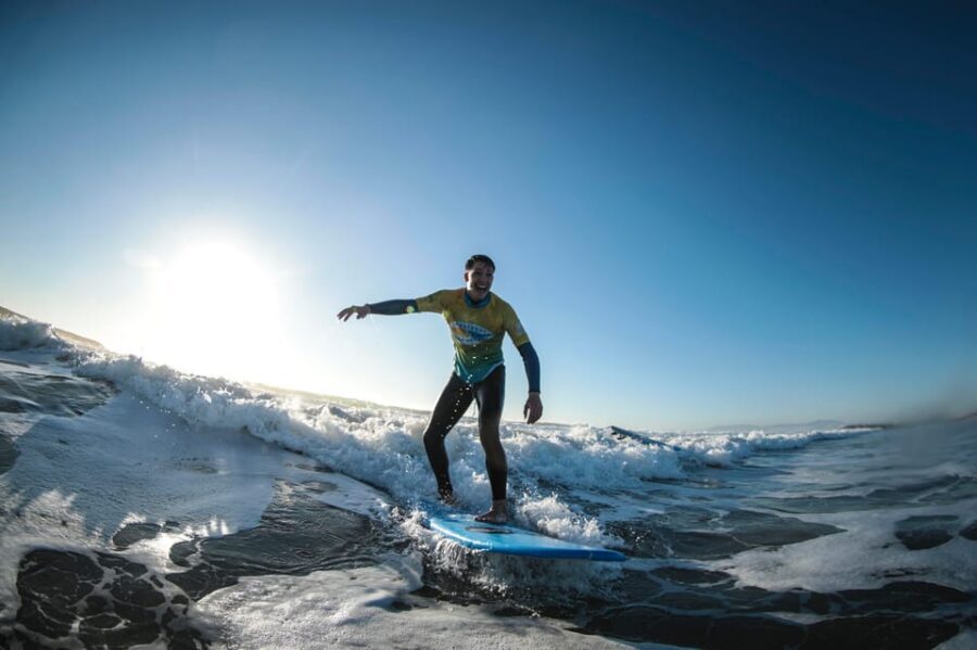 Costa da Caparica: Sunset Surf Lesson - A great value day near Lisbon