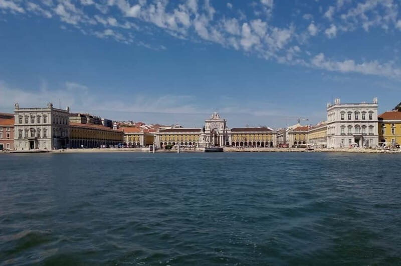 Cultural Sailing Tour in Lisbon - Live English/Portuguese guide moments (and why Juan and Joao matter)