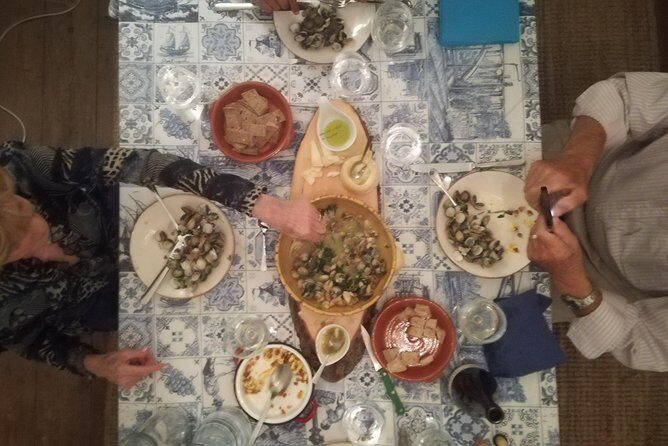 Dinner at at local's chef sweet home - Wine pairings across Portuguese regions, course by course