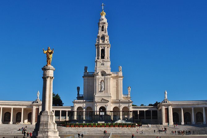 Discover Fátima, Batalha, Nazaré and Óbidos by VAN -Full Day Tour - Hotel Pickup in Lisbon: The Real Start of the Day