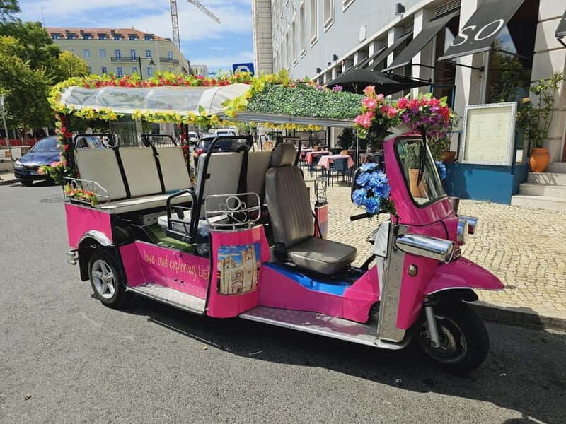 Eco Tuk Tours Lisbon - SOPHIA or Hard Rock Cafe: meeting up without stress
