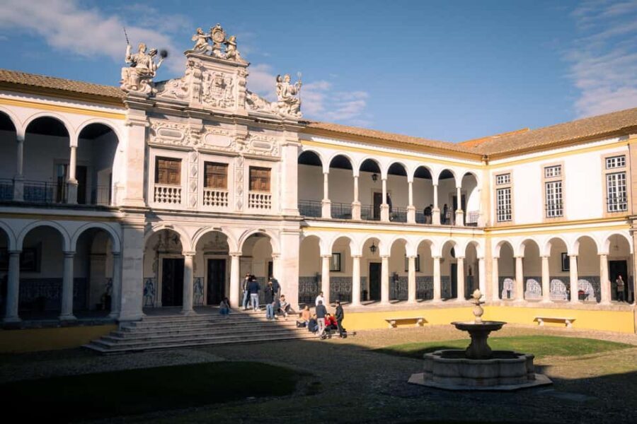 Évora: Flexible Walking Tour in Historic Center - Why Évora’s walls and town squares fit an app-guided walk